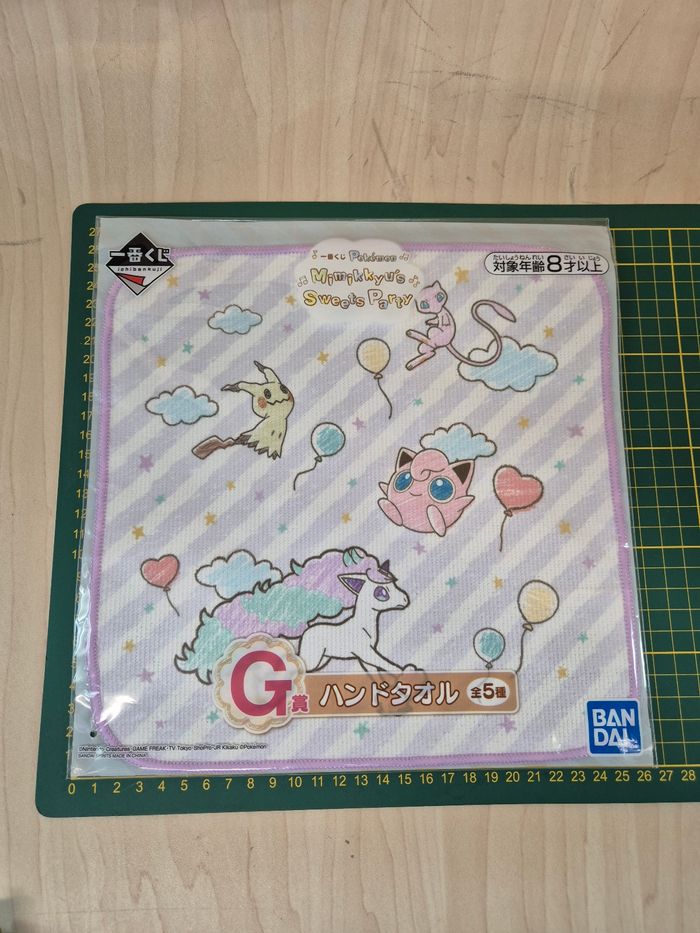 Mini serviette Pokemon Ichibankuji "Mimikkyu's Sweets Party" - photo numéro 3