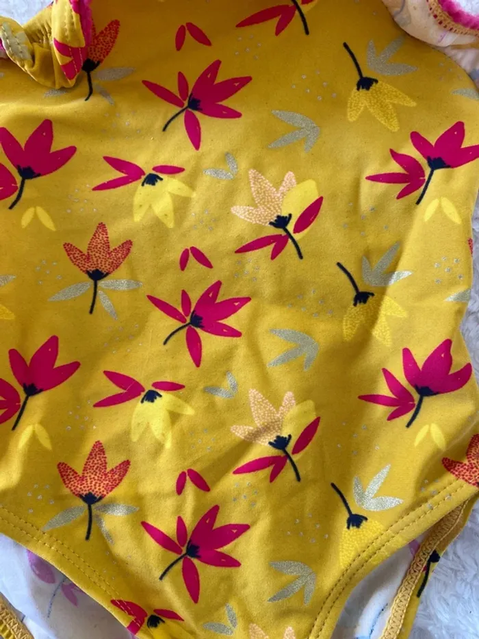 Maillot de bain une pièce fille - photo numéro 2