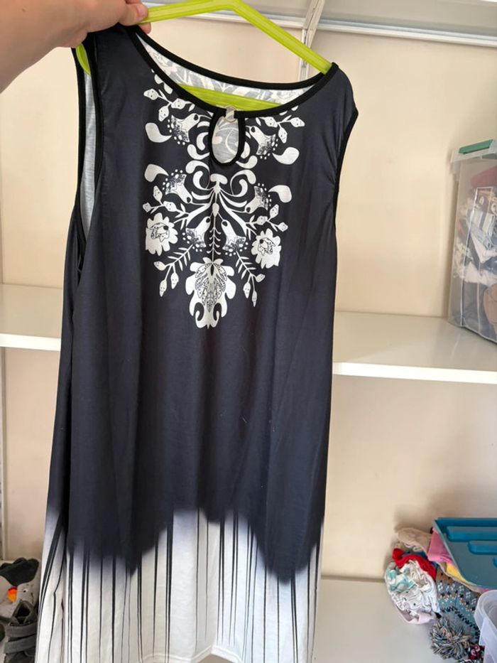 Robe noir à fleur
