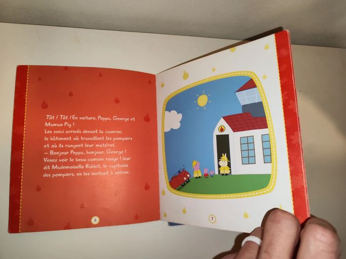 Lot de 2 livres Peppa pig sur les pompiers et gendarmes - photo numéro 3