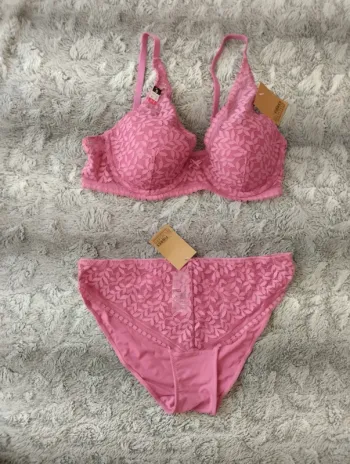 Ensemble lingerie rose 90B et 36 Inextenso
