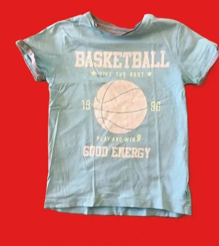 T shirt manches courtes garçon 6 ans parfait état basket ball