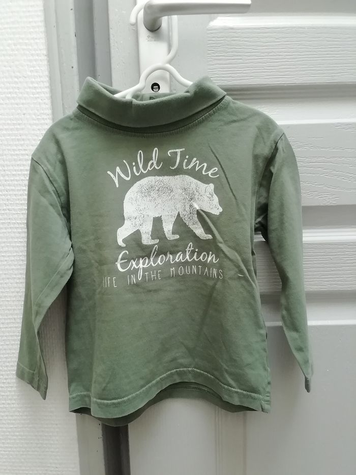 Vends sous pull vert.