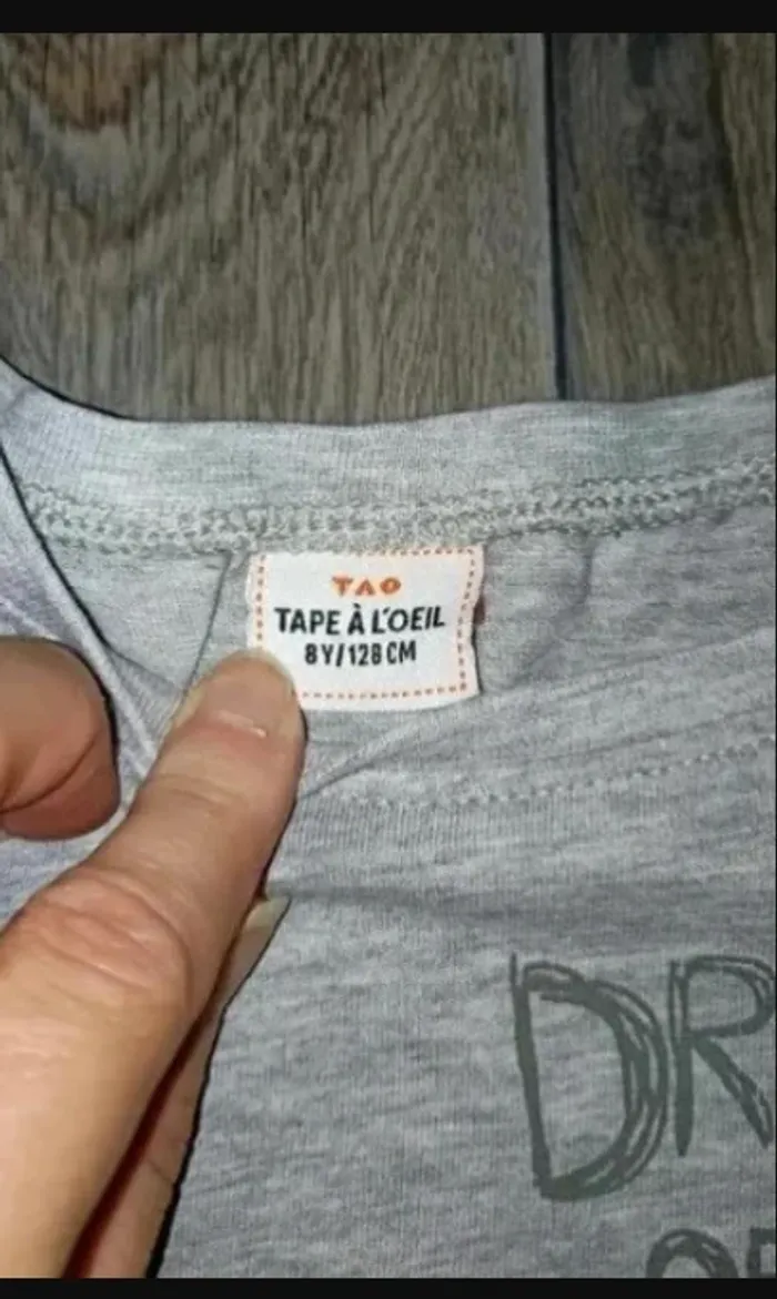 t-shirt manches longues gris TAO 8 ans / 128 cm Très bon état Tape à l'œil - photo numéro 2
