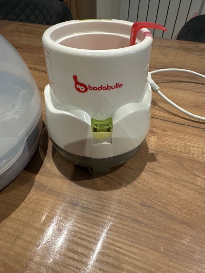 Lot de stérilisateur tigex et d’un chauffe-biberon badabulle