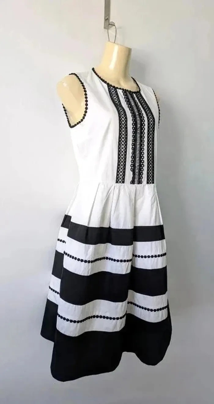 Robe chic avec broderie - 123 - taille 38 - photo numéro 2