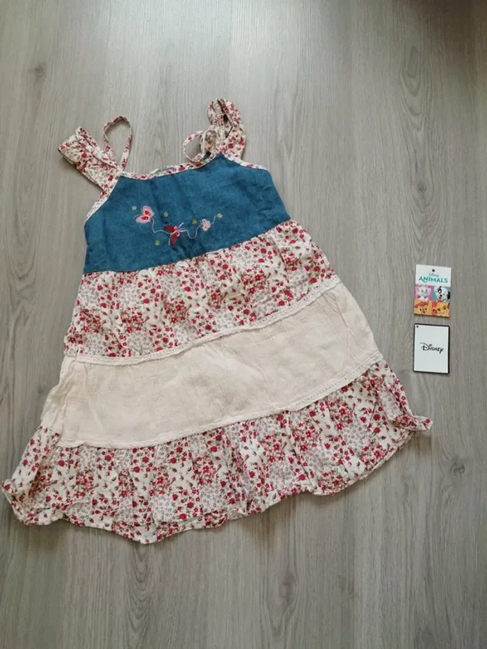 Robe à volant épaules dénudées motifs fleuris avec plusieurs matières / xinxin / (10ans)