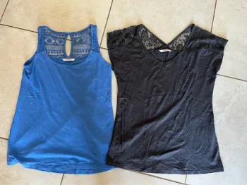 2 tee shirts taille 36/ 38