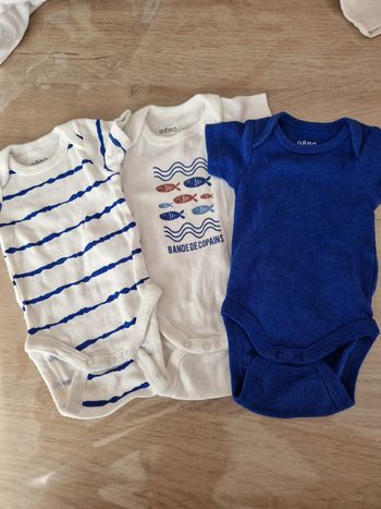 Lot bodies 1 mois