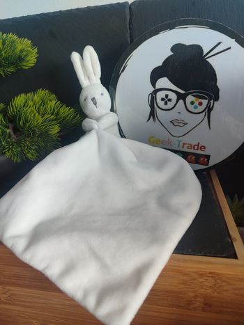 doudou lapin mouchoir Jacadi blanc gris Peluche DD003637