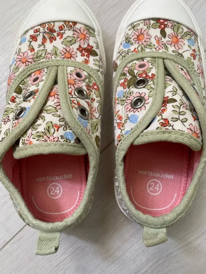 Chaussures en toile fleuries - photo numéro 2