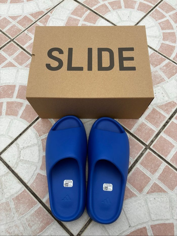 Yeezy Slide Azure - Taille 46 - Neuves - photo numéro 2