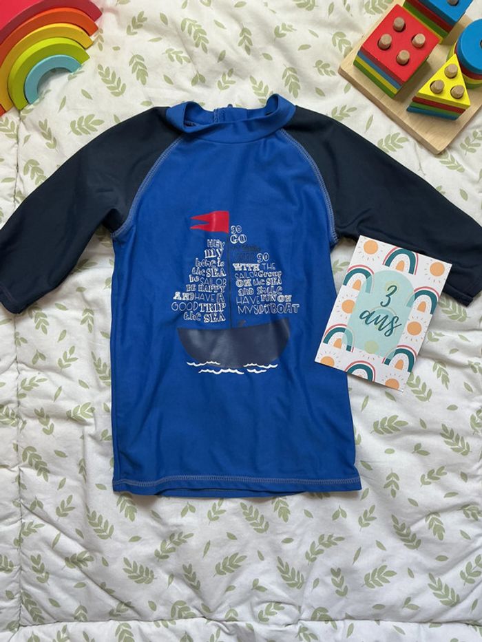 teeshirt anti uv kiabi 3 ans bleu et marine - photo numéro 2