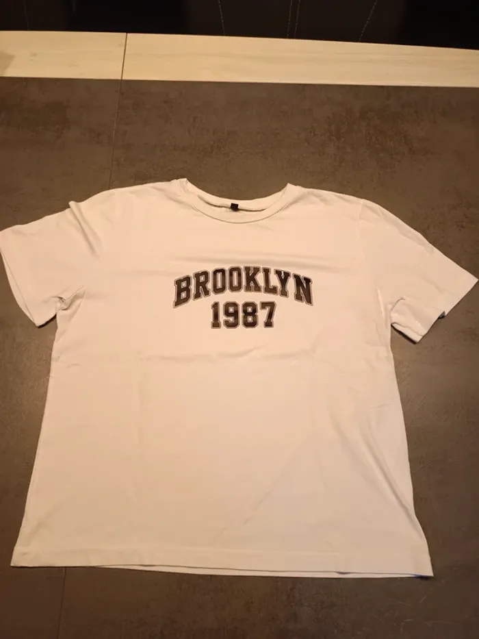 Vends tee-shirt enfant SHEIN Brooklyn 1987 taille 10-11 ans.