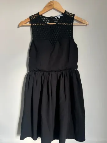 Robe noire patineuse