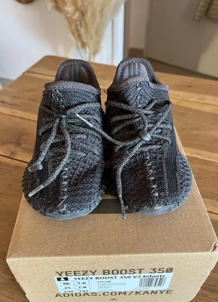 Adidas Yeezy Boost 350 V2 noires - photo numéro 3