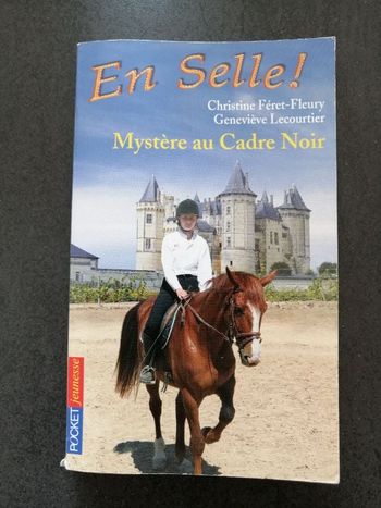 Livre En selle Mystère au Cadre Noir en très bon état