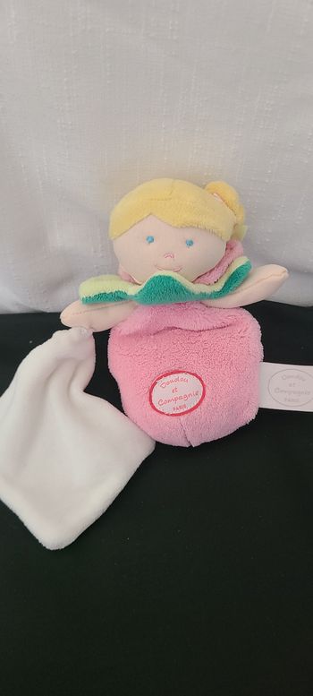 Poupée Les demoiselles douillettes DOUDOU ET COMPAGNIE fraise rose 17 cm