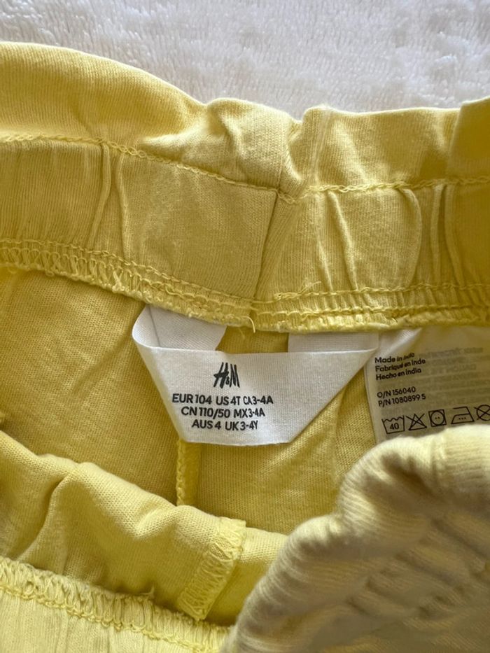 Short H&M taille 104cm/3-4ans - photo numéro 2