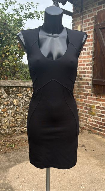 Robe noire moulante taille 36 Bershka