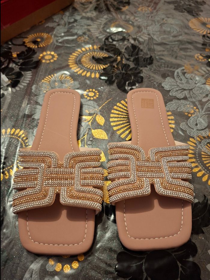 Sandale femme taille 37 neuf prix 6 euro