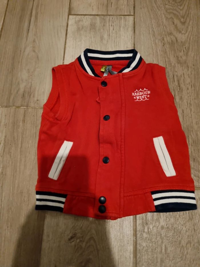 Gilet zippé sans manche 9 mois