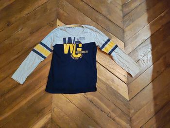 T-shirt garçon manches longues taille 12 ans.