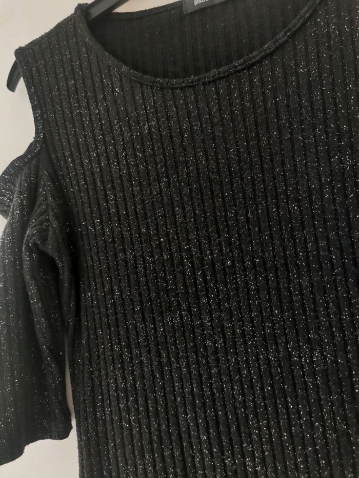 Robe paillettée et épaules ouvertes - photo numéro 2