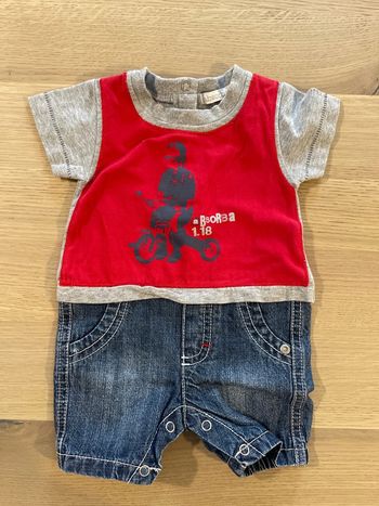 Combinaison jean gris et rouge absorba 1 mois