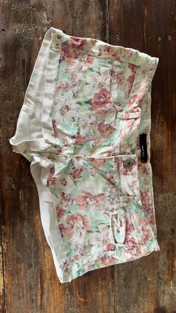 Short à fleurs