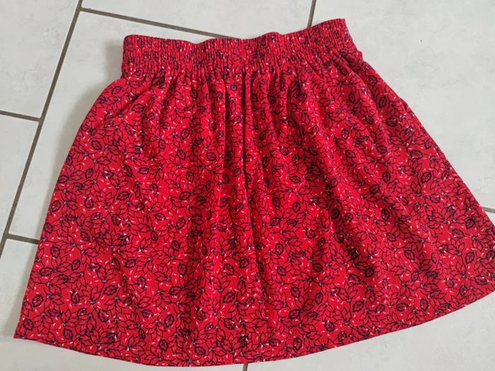 Jupe rouge - photo numéro 4