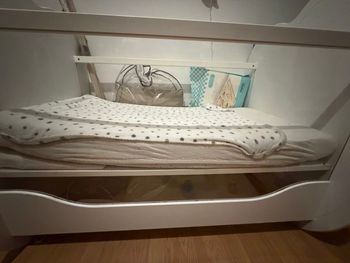 Lit bébé blanc avec matelas - bon état 