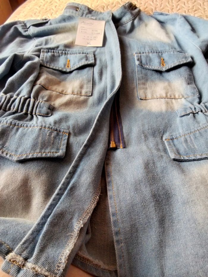 Veste femme jeans délavé . Très belle coupe. Taille marqué xl je dirais 40/42. - photo numéro 4