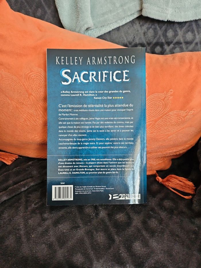 Livre broché kelley Armstrong sacrifice - photo numéro 2