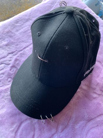 Casquette universelle noire, percing, neuve été stylé