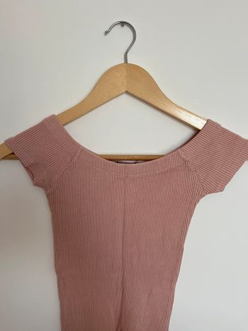 t-shirt épaules dénudées