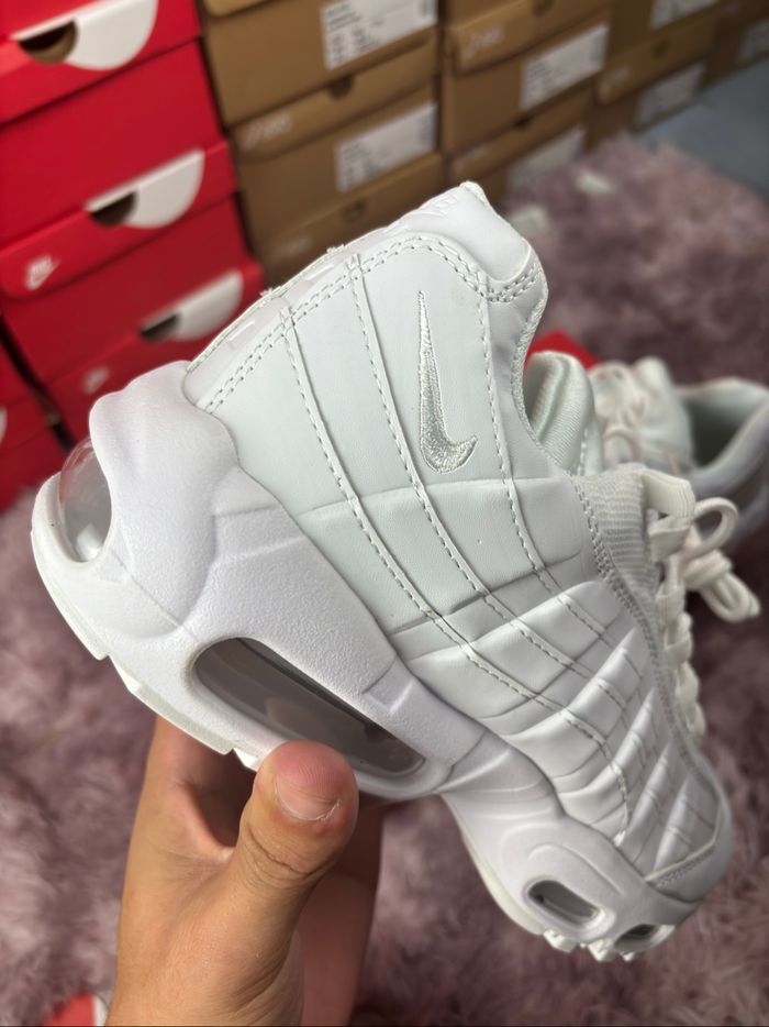 Nike Airmax 95 blanche neuve taille 44 - photo numéro 2