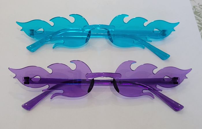 Lot de 4 paires lunettes flamme disco années 80 ! bleu, violet, rouge , noir. - photo numéro 2
