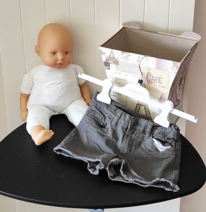 👖 Short en jean gris fille – 7 ans – très bon état - photo numéro 1