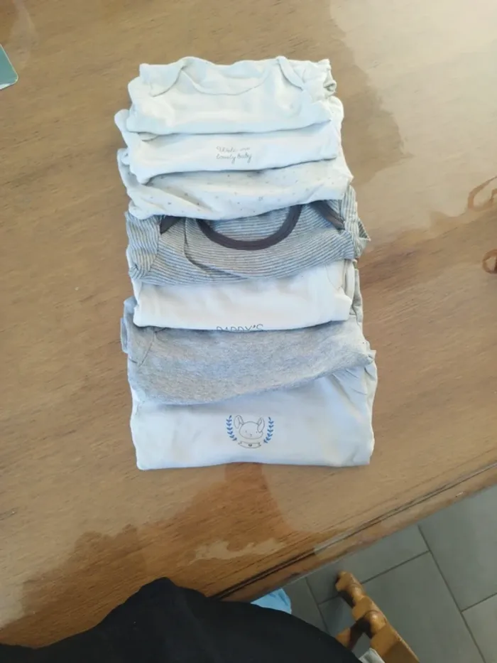 7 bodys manches longues 24 mois