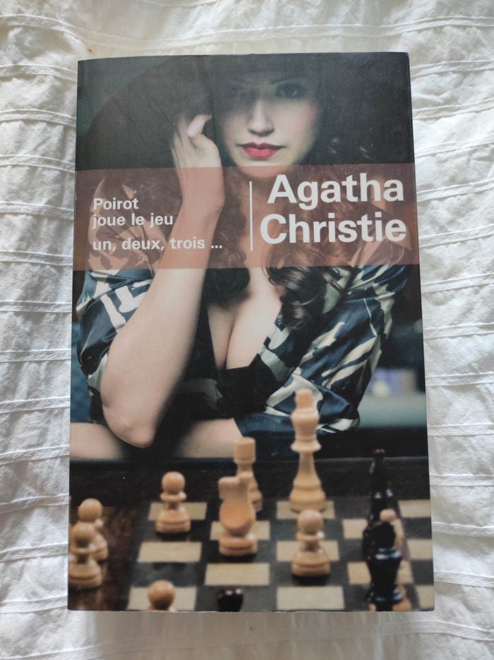 Poirot joue le jeu et un, deux, trois - photo numéro 1