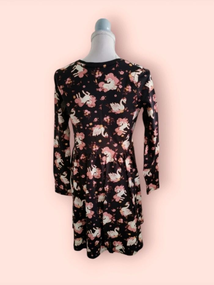 Robe noire licornes cygnes et fleurs C&A taille 10 ans - photo numéro 2