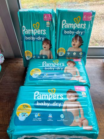 Couche taille 4 Pampers Baby Dey : 180 Couches (4*45)