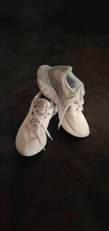 Baskets Nike renew run blanches