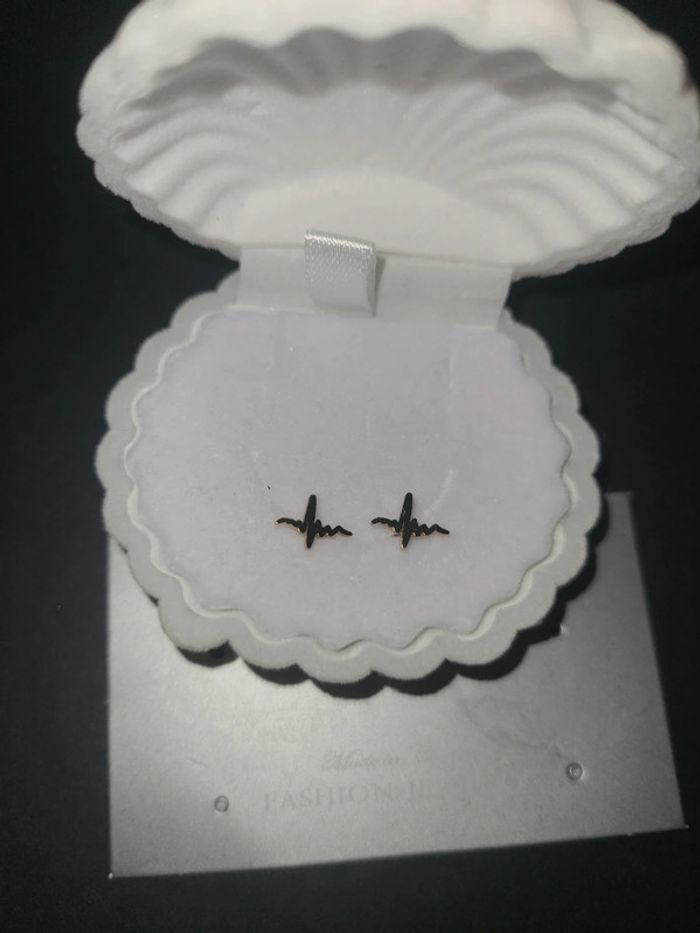 Boucles d'oreilles puces électrocardiogramme - photo numéro 2