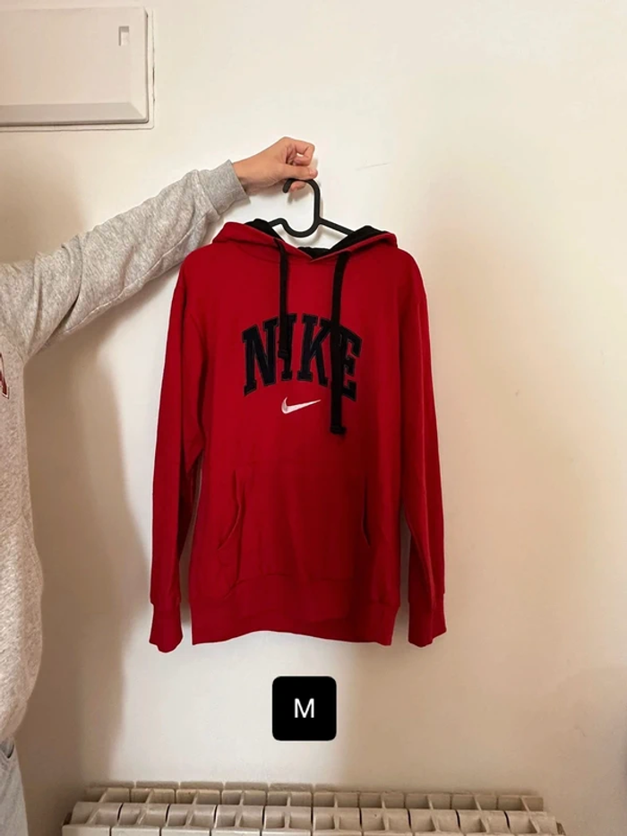 Sudadera roja con capucha - photo numéro 2