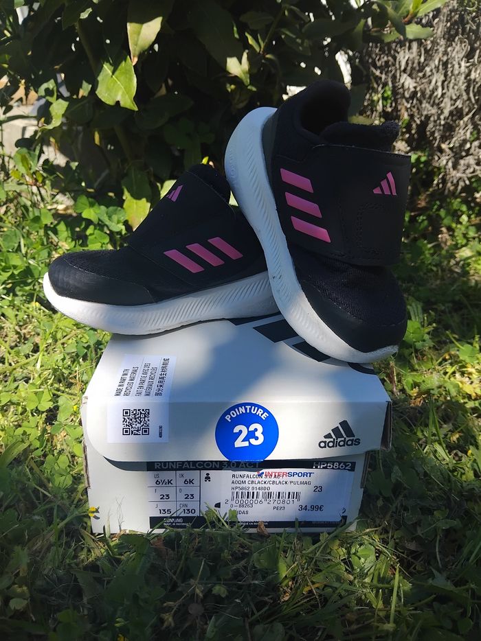 Très jolies basket Adidas noir et rose taille 23