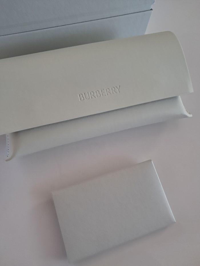 Étui Burberry blanc - photo numéro 3