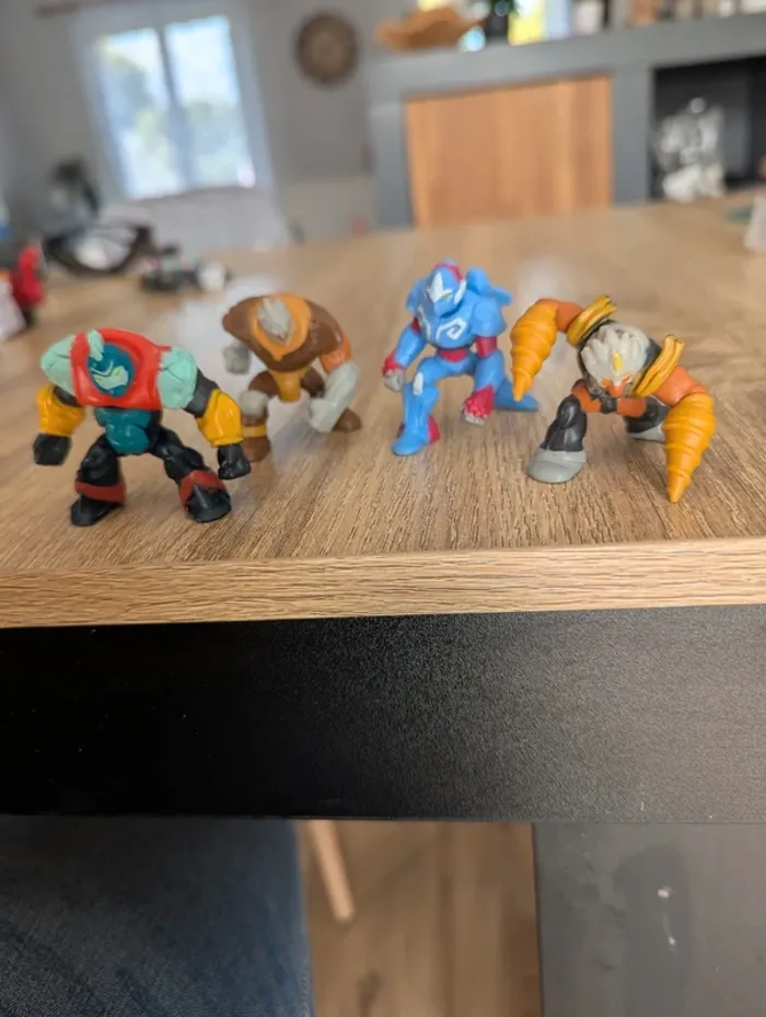 Lot de 4 figurines Gormiti