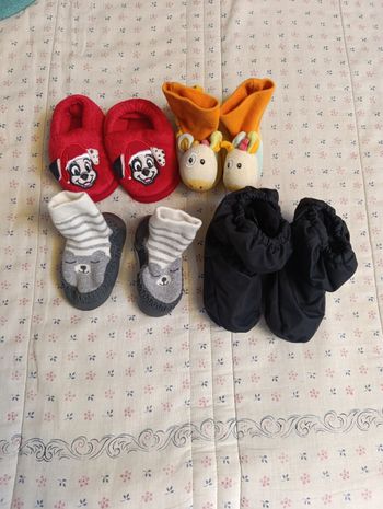 Lot 4 paires de chaussons bébé 16